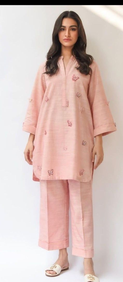 Bazu Design, Kurta Designs Women Casual, Pakistani Kurti Designs, Desi Casual, 3 D Butterfly, Pakistani Kurta Designs, Hijab Styling, Embroidered Butterflies, Co Ords Outfits