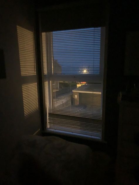 aesthetic bedroom window bedrooms inspo coast aesthetics cozy light blinds coziness Bay Window Aesthetic, Aesthetic Bedroom Window, Bright Rooms, Bedroom Window, Apartment Aesthetic, Window Room, Small Windows, Bedroom Windows, Picture Windows