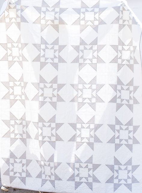 Low Volume Quilts Ideas, Farmhouse Quilt Pattern, Quilting Stars, Block Quilt Ideas, Quick Quilts, Low Volume Quilt, Neutral Quilt, Amy Smart, Block Quilts