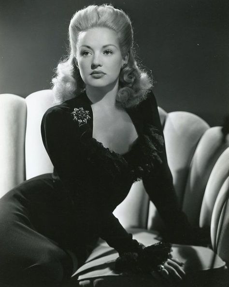 Betty Grable, Classic Hollywood Glamour, Vintage Hollywood Glamour, Classic Actresses, Hollywood Glam, Beauty Icons, Old Hollywood Glamour, 1940s Fashion, Golden Age Of Hollywood