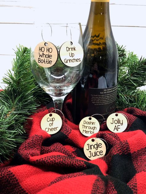 Laser Gifts, Jingle Juice, Drink Charms, Drink Up Grinches, Cup Of Cheer, Wine Bottle Charms, Glowforge Projects, Stocking Stuffers For Adults, Thanksgiving Wine