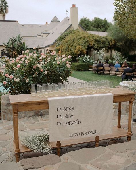 laura phillips | linen & poppi (@linenandpoppi) • Instagram photos and videos Champagne Wedding Sign, Welcome Champagne Wedding, Champagne Table Wedding, Wedding Champagne Table, Outdoor California Wedding, Fun Signage, Open Bar Wedding, Wedding Cheers, Ojai Wedding