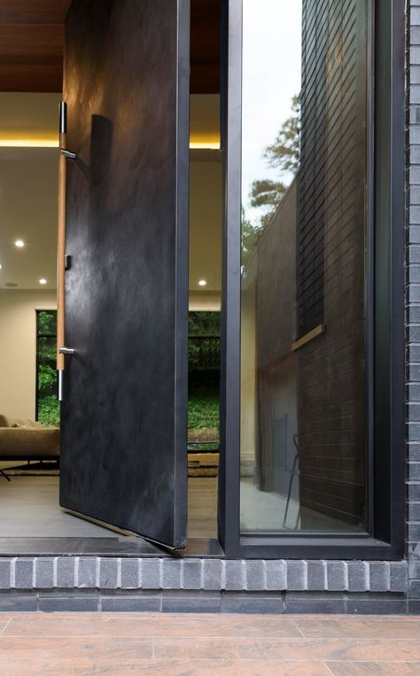 Modern Pivot Entry Door, Pivot Doors Entry Modern, Modern Doors Exterior Entrance, Modern Pivot Door, Pivot Doors Entry, Steel Pivot Door, Pivot Front Door, Modern Home Entrance, Modern Entry Doors