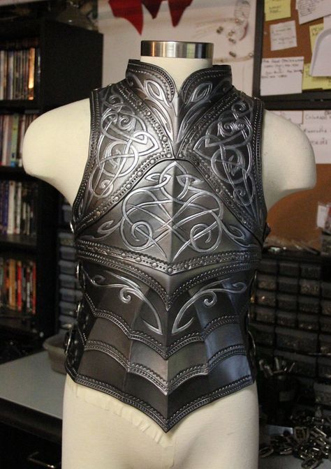 Posted Image Elven Knight, Reference Clothes, Costume Armour, Viking Woman, Leather Armor, Knight Armor, Reference Pictures, Arm Armor, Thranduil