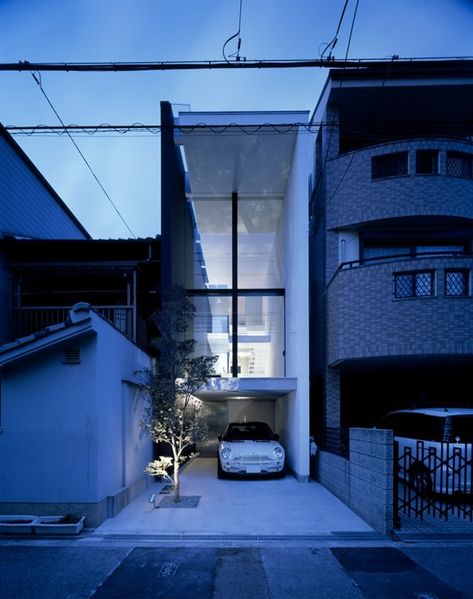 House in Showa-cho / FujiwaraMuro Architects | ArchDaily Tiny Japanese House, Modern Japanese House, Houses In Japan, Mini Loft, Japanese Architect, Narrow House, Micro House, Interior Kitchen, Inspirational Design