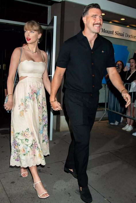 Taylor Swift’s ‘TNT’ Bracelet from Travis Kelce Was on Display at N.Y.C. Wedding Tnt Bracelet, Brittany Mahomes, Nyc Wedding Photos, Christian Louboutin Sandals, Chiefs Game, Karen Elson, Tv Sport, Sports Awards, Travis Kelce