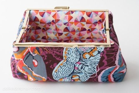 Frame Purse Tutorial, Frame Bag Pattern Free, Diy Handbag Patterns, Clutch Purse Tutorial, Clutch Purse Pattern, Diy Purse Making, Diy Clutch Purse, Make A Frame, Clutch Sewing