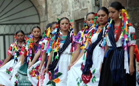 More Than Just a Hairstyle, the True Symbolism Behind Braids in Latin American Indigenous Culture Mexican Braids, Simple Aesthetics, A Hairstyle, Two Braids, Indigenous Culture, Side Braid, African American Women, Latin American, American Women