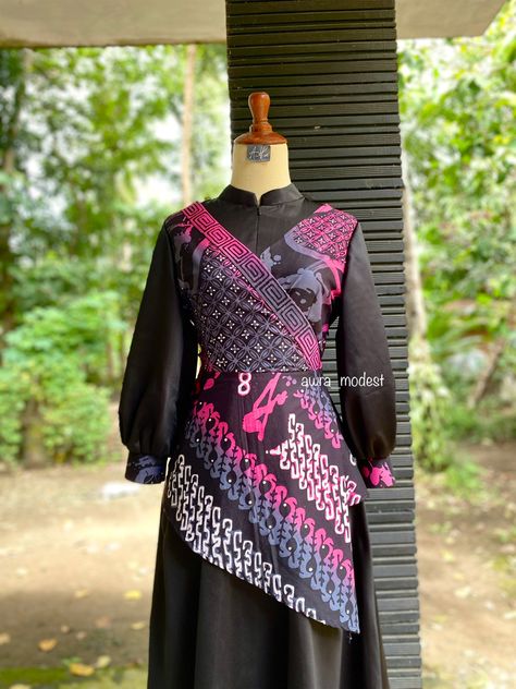 #dress #batik #simpel #black #dressbatik Dress Batik Modern, Model Dress Batik, Syari Dress, Outer Batik, Batik Kombinasi, Hijab Fashion Summer, Model Gamis, Dress Pesta, Dress Batik