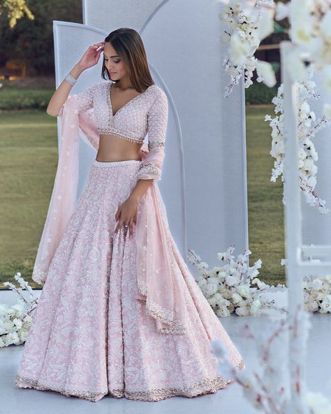 Sweet 16 Lehengas, Sweet Sixteen Lehengas, Indian Sweet 16 Outfits, Lehenga Pants Designs, Desi Engagement Outfit, Simple Lengha Design, Indian Sweet 16, Pearl Lehenga, Bridal Lenghas