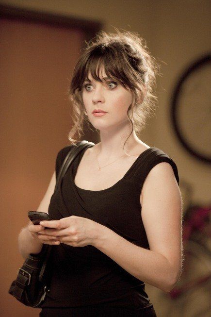 This is the hair I want to have when it grows out, wispy and a bit tangled, and chocolate. Zooey Deschanel Hair, Jess New Girl, Gordon Levitt, Jessica Day, Joseph Gordon, Zooey Deschanel, A Cell, Bang Bang, Hello Beautiful