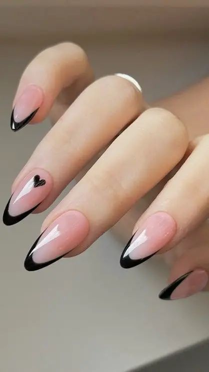 Black Spring Nails: Embracing Edgy Elegance in 2024's Chicest Trend - divagaze.com Cute And Simple Nail Art, Black Outfit Nails, Cute Simple Nails Black, Almond Nails With Black Design, 2024 Trend Nails, Cool Nail Inspo Simple, Simple Nail Designs Black, Nail Almond Design, Savage Dp For Instagram