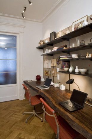 Desk Area Long Wood Table, Wood Desk Top, Live Edge Desk, Creative Desks, Reclaimed Wood Desk, Apt Ideas, Desk Areas, Built In Desk, Wooden Desk