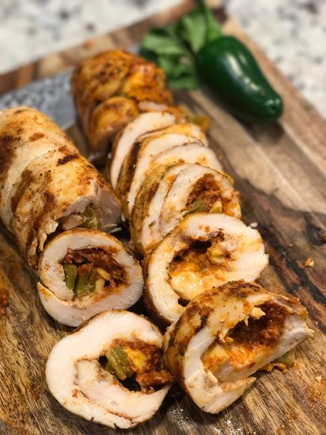 Bring the flavors of the Southwest to your dinner plate with this killer recipe from #anovafoodnerd Adam McKenzie. He wraps up chorizo, green chiles, and cheese and then cooks the whole thing to a perfect doneness with his Anova Sous Vide Precision Cooker. Anova Recipes, Chicken Roulade, Anova Sous Vide, Southwestern Chicken, Sous Vide Recipes, Green Chiles, Green Chile, Dinner Plate, Dinner Plates