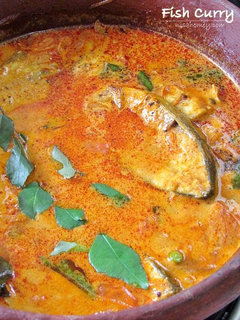 Fish In Coconut Milk, Kerala Fish Curry, Fish Curry Indian, Cooking With Coconut Milk, Curry With Coconut Milk, Coconut Curry Recipes, Kerala Recipes, Sea Food Recipes, Fish Curry Recipe