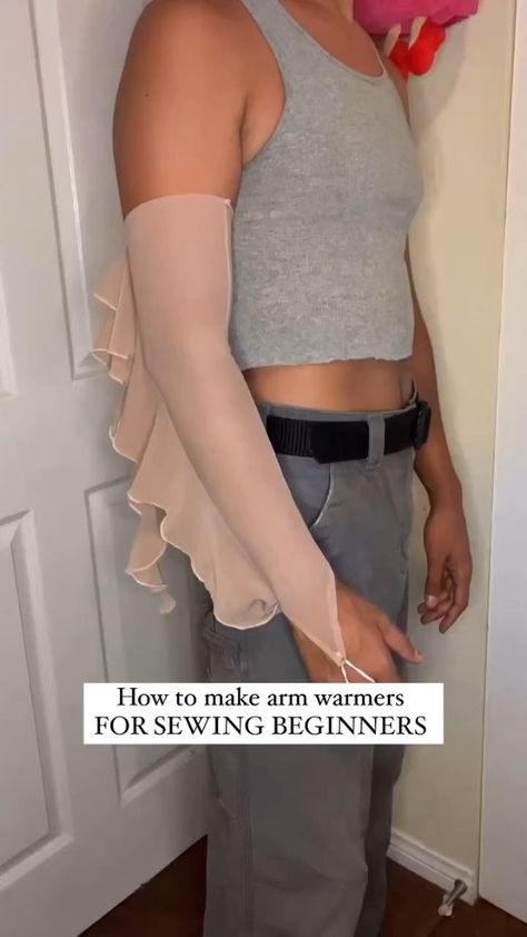 How to sew arm warmers for sewing beginners #sewingtutorial Sewing Beginners, How To Sew, Sleeves Pattern, Sewing Tutorials, Hand Warmers, Arm Warmers, Sewing, Pattern, Pins