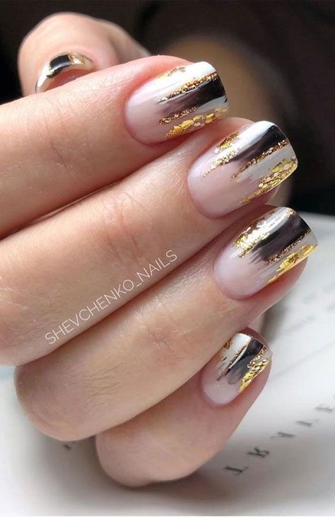 Short Nails Foil Design, French Nails With Foil, Foil Tips Nails, Foil French Nails, Short Glitter Nail Designs, French Twist Nails, Silver Foil Nail Art, Foil Nail Art Designs Ideas, Gold Leaf Nail Art