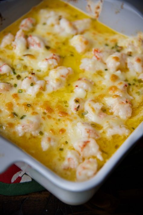 Cheesy Lobster Roll Dip - Sweet ReciPEAs Brioche Croutons, Langostino Recipes, Lobster Appetizers, Lobster Dip, Baked Dips, Dip Recipes Easy, Lobster Recipes, Lobster Roll, Appetizer Dips