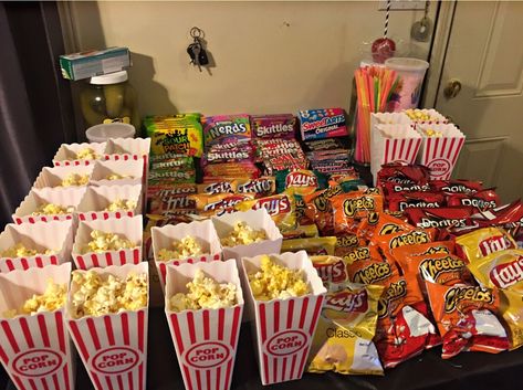 Backyard Movie Theater Party, Drive In Movie Party, Movie Party Aesthetic, Romcom Party Theme, Movie Themed Food, Indoor Movie Night Party, Movie Theatre Birthday Party, Diy Backyard Movie Night, Family Movie Night Snacks