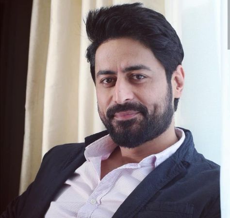 Mohit Raina, Stubble Beard, Lord Ganesha Paintings, Ganesha Painting, Party Places, Lord Ganesha, Bollywood News, Trending News, Ganesha