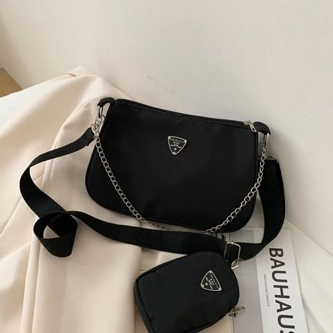 Sling Bags Women, Mode Casual, Sling Bags, Crossbody Bag Women, Retro Women, Bag Trends, Types Of Bag, Womens Crossbody Bag, Hand Bags