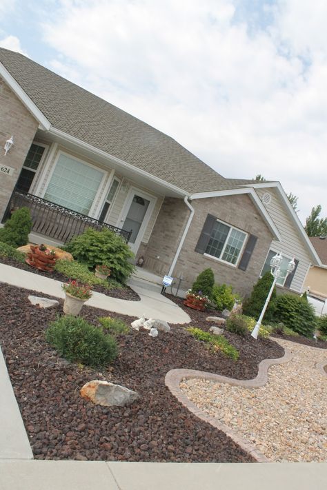 Landscape Styles, Xeriscape Front Yard, Backyard View, Rock Yard, Xeriscape Landscaping, Driveway Landscaping, Front Yard Design, Front Yard Garden Design, Front Landscaping