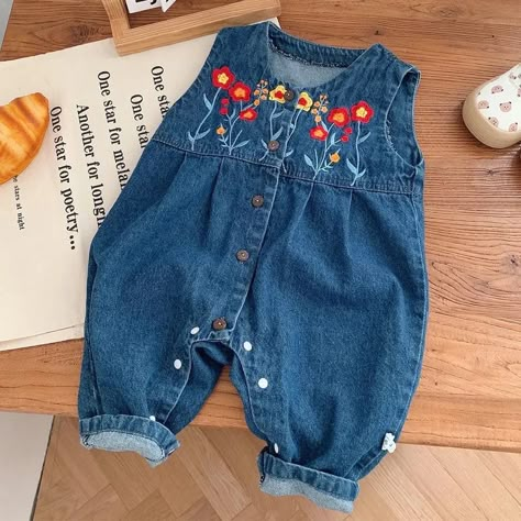 How To Sew Baby Clothes, Thrifted Baby Outfits, Cute Mom Style, Spring Baby Outfits, Vintage Baby Outfits, Thrifted Baby Clothes, 90s Baby Clothes, Aesthetic Baby Clothes, Embroidery Baby Clothes