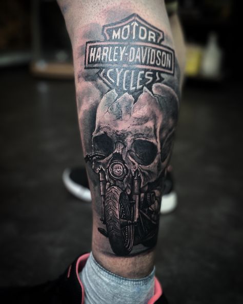 Harley-Davidson tattoo Harley Davidson Chest Tattoo, Harley Davidson Motorcycles Tattoo Ideas, Harley Davidson Hand Tattoos, Harley Davidson Sleeve Tattoos, Harley Tattoo Ideas, Harley Tattoo Design, Harley Davidson Memorial Tattoos, Harley Tattoo For Men, Harley Davidson Tattoo Design