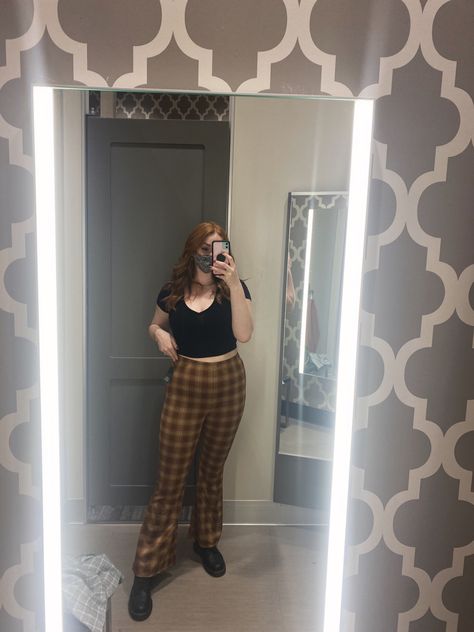 70s Plaid Pants Outfit, Plaid Flare Pants Outfit, Brown Plaid Pants Outfit, Classic Doc Martens, Black Cropped Shirt, Midsize Fall Outfits, Plaid Flare Pants, Plaid Pants Outfit, 70s Pants