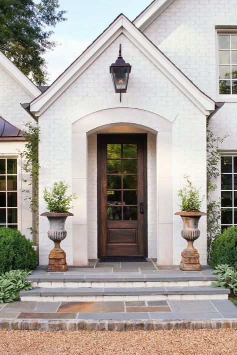 Love these pots on either side of the door White Exterior Houses, Painted Brick House, Casa Exterior, Exterior Remodel, White Brick, Painted Brick, Farmhouse Exterior, Dream House Exterior, Exterior House Colors