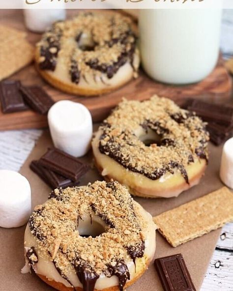 Smores Donut, Smores Dessert Recipes, Donuts Homemade, American Dessert, Boutique Patisserie, Donuts Cake, Smores Dessert, Easy Donut Recipe, Choco Chocolate