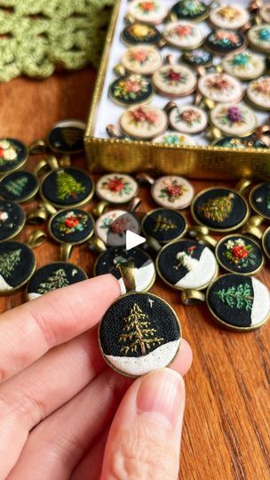 Tiny Christmas Embroidery Ideas, Mini Christmas Embroidery, Tiny Embroidery Patterns, Festive Embroidered Jewelry Gift, Embroidered Pendant Diy, Hygge Crafts, Season Embroidery, Hand Embroidered Pendant, Winter Embroidery