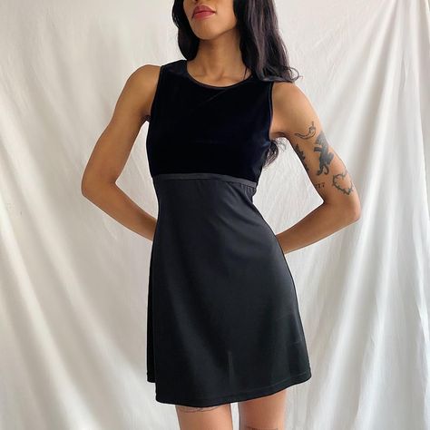 Y2k Stuff, 90s Witch, 90s Mini Dress, Black Velvet Mini Dress, Pull Over Dress, Classy Short Dresses, Thrift Inspo, Over Dress, Velvet Mini Dress