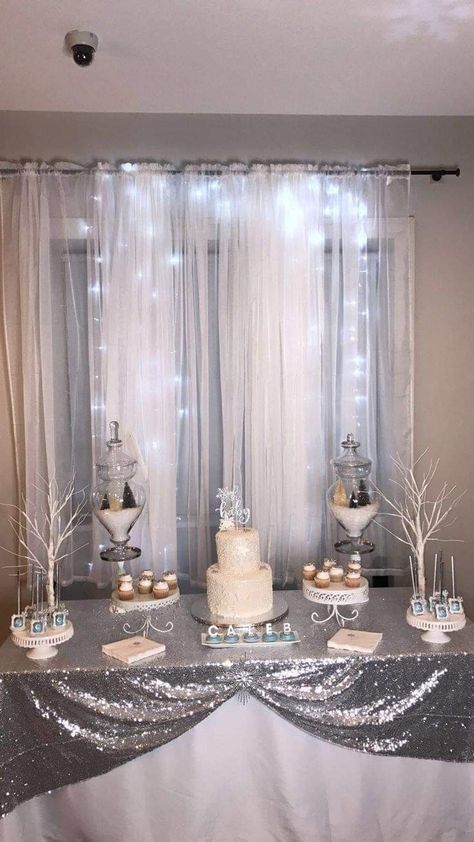 Winter Wonderland Party For Adults, Winter Wonderland Gender Reveal Ideas, Winter Wonderland Baby Shower Ideas Boy, Winter Wonderland Table Decorations, Winter Wonderland Gender Reveal, Winter Gender Reveal Ideas, Winter Themed Birthday Party, Winter Wonderland-party, Winter Wonderland Birthday Party