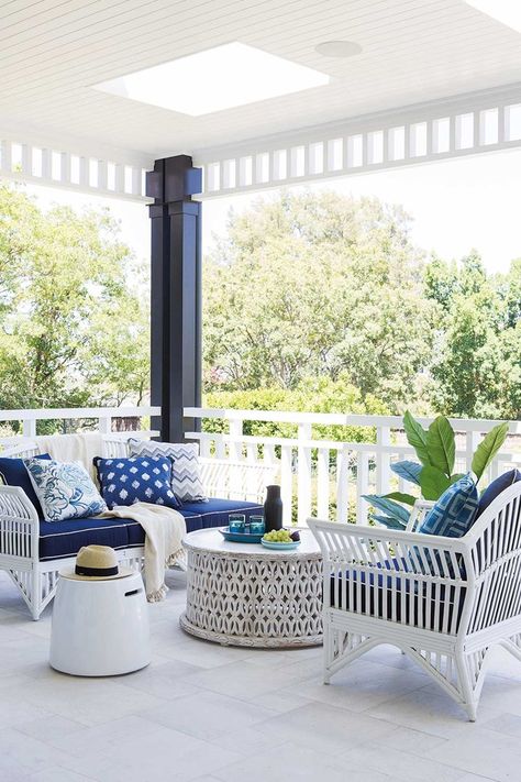 10 lessons to learn from this stunning Hamptons transformation | Home Beautiful Magazine Australia Hamptons Outdoor Living, Simple Pergola, Hamptons Style Living Room, Hamptons Style Decor, White Wicker Furniture, Hamptons Style Homes, Hamptons Style Home, Hamptons Decor, Modern Hampton