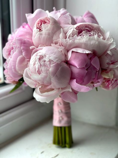 Wedding Bouquets Color, Pink Peony Bouquet Wedding, Peonies Wedding Centerpieces, Pink Peony Wedding, Peony Wedding Bouquet, Orchid Bouquet Wedding, Pale Pink Peonies, Pink Peonies Bouquet, Simple Wedding Bouquets