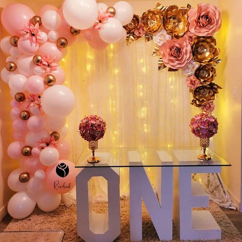 Balloon Garland With Paper Flowers, Balloon And Paper Flower Backdrop, Balloon Arch With Paper Flowers, Paper Flowers And Balloons Backdrop, Floral And Balloon Backdrop, Flower And Balloon Backdrop, Bday Background, Balloon Door, Balloon Garland Diy