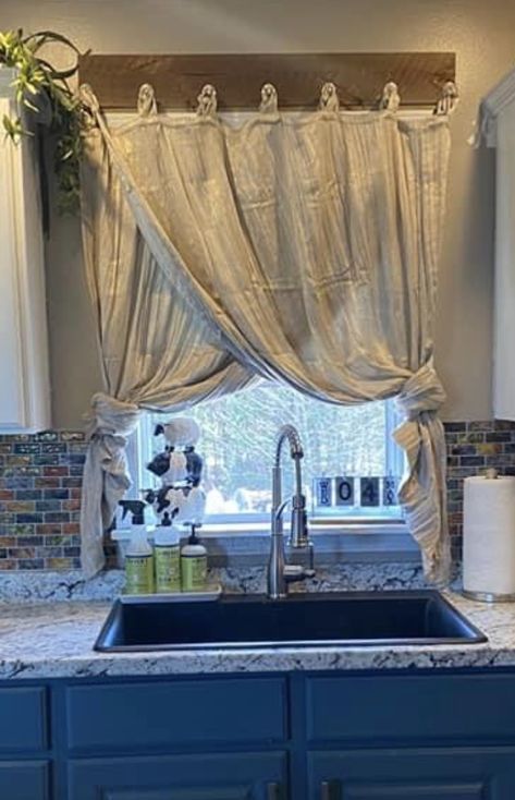 Modern Curtain Design, Cortinas Country, Chic Curtains, Farmhouse Window Treatments, Farmhouse Curtains, Casa Vintage, Curtains Living, Farmhouse Decor Living Room, Hair Color Ideas For Brunettes