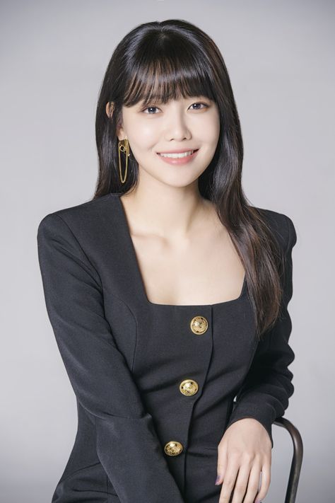 Sooyoung Talks About Receiving Advice From Jung Kyung Ho, Friendship With Shin Se Kyung, And More | Soompi Sooyoung Snsd, Soo Young, Shin Se Kyung, Girls' Generation, Korean Artist, Korean Celebrities, Korean Actress, Girls Generation, Korean Actors