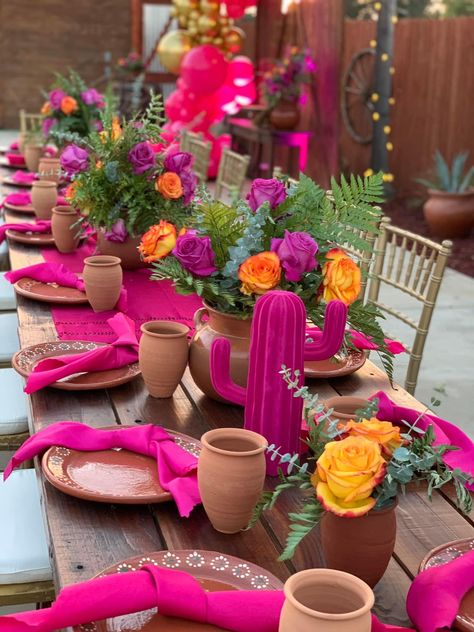 Mexican Dinner Party Decorations, Fiesta Centerpieces Mexican, Mexican Party Centerpiece, Red And Gold Quinceanera, Mexican Centerpiece, Gold Quinceanera Dresses, Flowers Table Decor, Emerald Green Quince, Mexican Fiesta Birthday Party