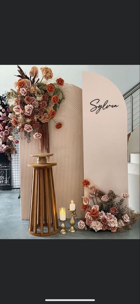 Flower Shop Entrance, Small Backdrop Ideas, Flower Bridal Shower Theme, Wedding Cake Backdrop, Party Tent Decorations, 15th Birthday Decorations, Cake Backdrops, Elegant Backdrop, Graduation Backdrop