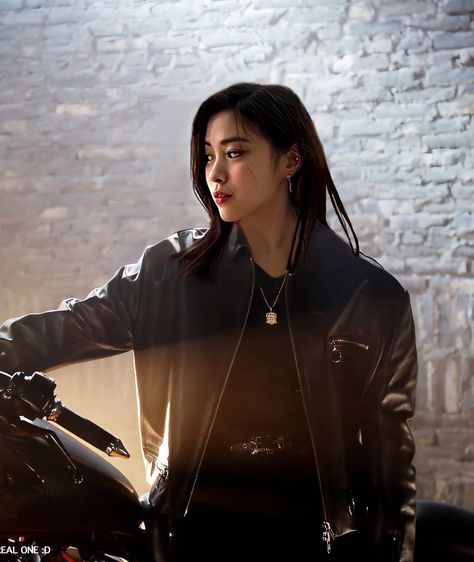 Bike Aesthetic, Shin Ryujin, K Wallpaper, Cover Girl, Tomboy Style Outfits, Causual Outfits, Tomboy Fashion, Kpop Outfits, Girl Crush