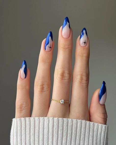 Nail Designs For Prom Blue, Wedding Nail Colors, Swirl Nail, Swirl Nails, Royal Blue Nails, Unghie Sfumate, Kutek Disney, Latest Nail Designs, Blue Swirl