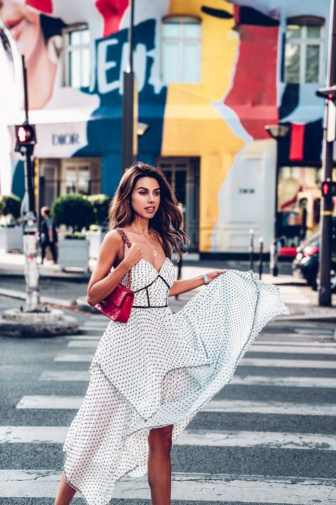 Red Bag Outfit, Hand Bags Ideas, Stylish Spring Outfit, Viva Luxury, Bags Ideas, Outfits To Wear, Red Bag, Red Handbag, Paris Street Style