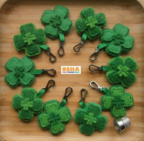 Felt Charms, St Patric, St Patricks Crafts, Felt Keychain, Cute Sewing Projects, Felt Gifts, St Patrick's Day Crafts, Good Luck Gifts, St Patrick's Day Gifts