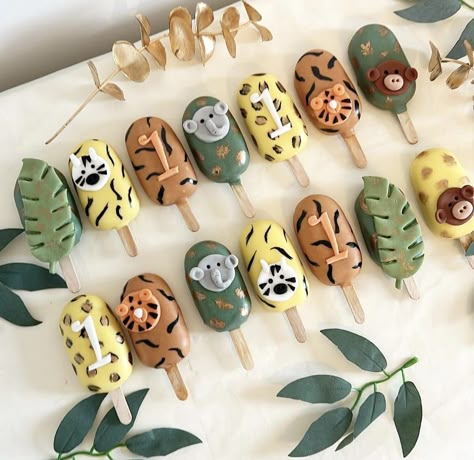 First Safari Birthday Party, Wild One Cake Pops, Jungle Cake Pops, Jungle Theme Cupcakes, Safari Theme Birthday Party, Jungle Theme Cakes, Boys 1st Birthday Cake, Jungle Thema, Safari Animals Birthday