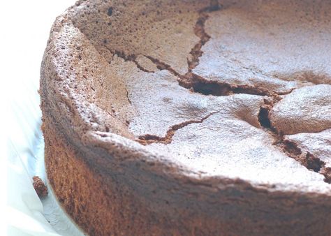 spiced chocolate cake Chocolate Souffle Cake, Random Desserts, Chocolate Spice Cake, Cake Disasters, Souffle Recipe, Cake Fails, Sweet Corner, Spiced Chocolate, Chocolate Souffle