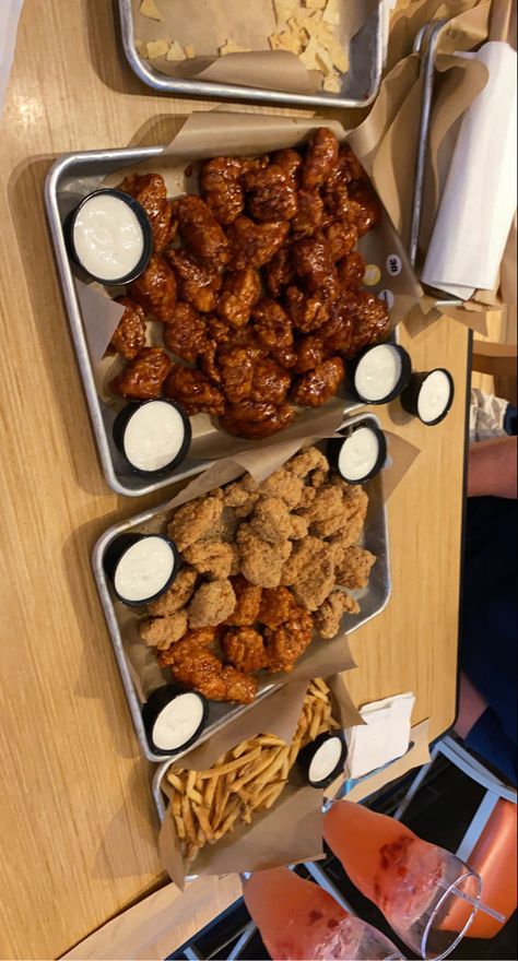 Birthday Party Food Black People, Party Food Black People, Food Black People, Buffalo Wild, Snack Organizer, Buffalo Wild Wings, Soul Food Dinner, Night Food, Junk Food Snacks