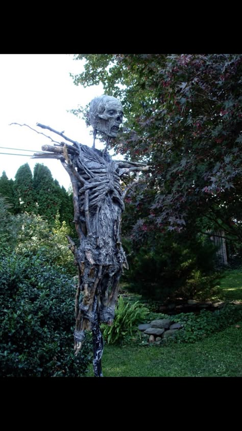 Dead Sentinel by Pumpkinrot Awesome Outdoor Halloween Decorations, Halloween Yard Displays, Easy Outdoor Halloween Decorations, Halloween Party Decor Diy, Yard Haunt, Halloween Props Diy, Halloween Scarecrow, Adornos Halloween, Scary Halloween Decorations