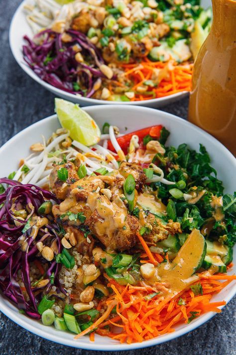 Thai Peanut Chicken Buddha Bowls Chicken Buddha Bowls, Different Types Of Salads, Types Of Salads, Pasti Fit, Closet Cooking, Buddha Bowls Recipe, Thai Peanut Chicken, Thai Peanut, Chicken Quinoa